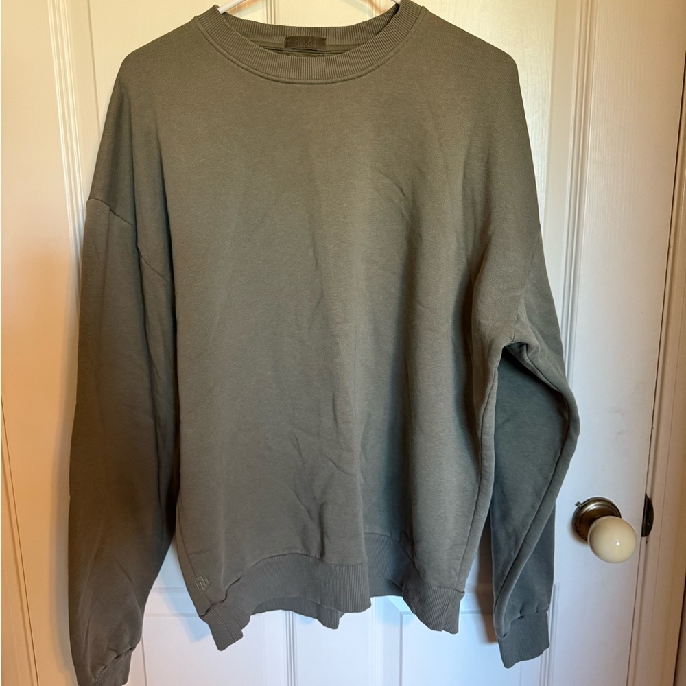 Nuuds Women’s Olive Green Crew Neck. Size S